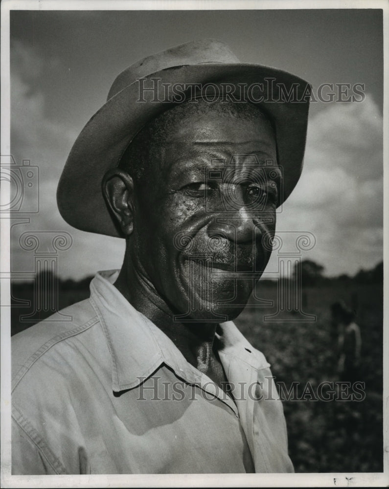 1967 Press Photo Benny Reddix discovered his small farm ideal for new crop - Historic Images