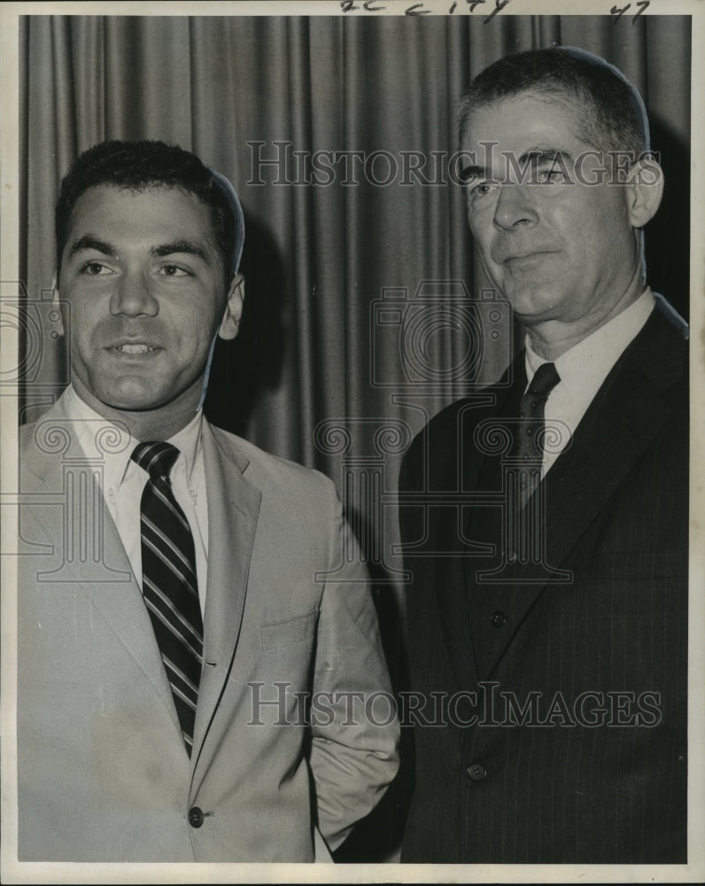 1966 John Barcelo &amp; Archibald Cox at Tulane Law Review banquet - Historic Images