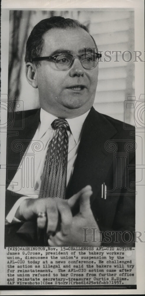 1957 Press Photo James G. Corss, President of Bakery Workers Union with Press-Historic Images