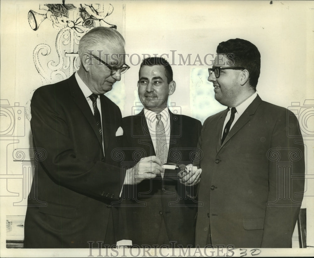 1965 Press Photo Top students of the Louisiana Hotel-motel Association Awarded - Historic Images