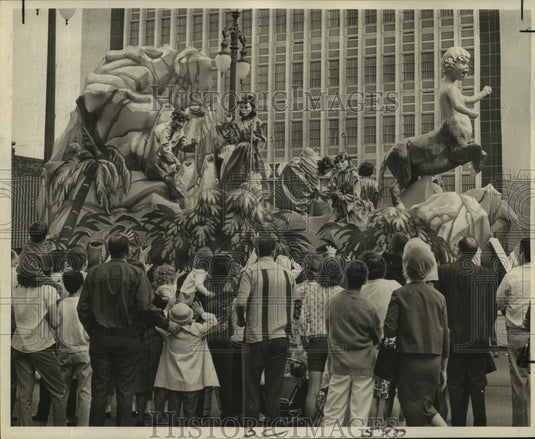 1966 Press Photo A child-headed centaur on Alexander the Great float in parade. - Historic Images