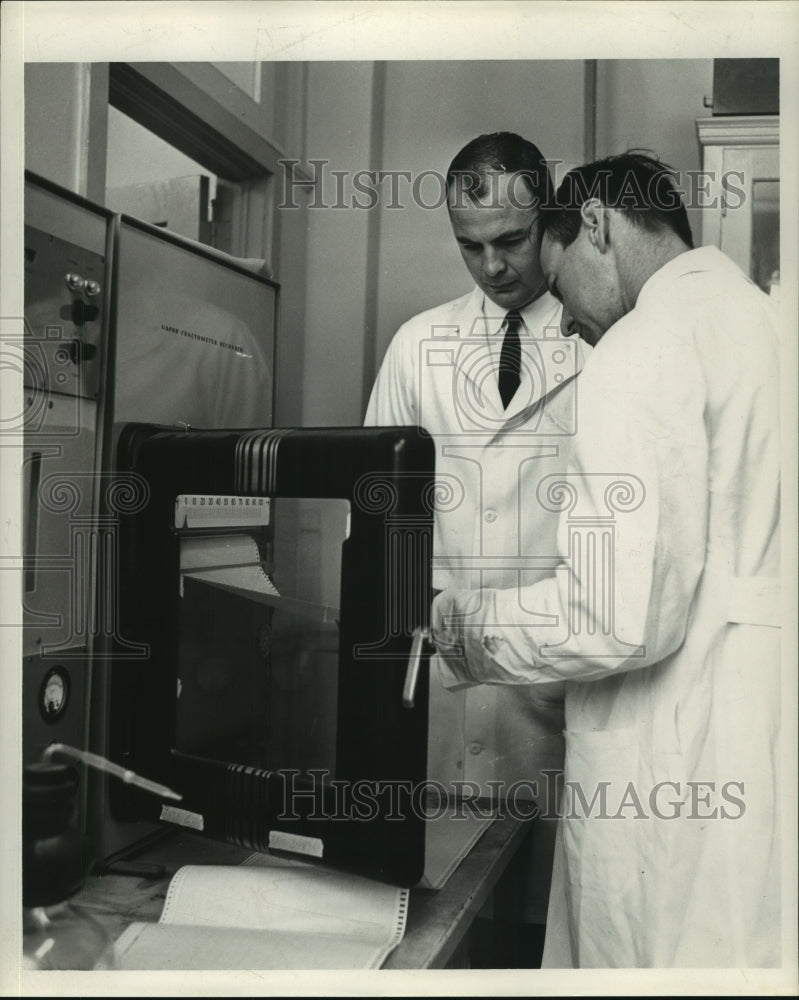 1963 Press Photo Two Men in Coroner&#39;s Office in Orleans Parish hunt for truth-Historic Images