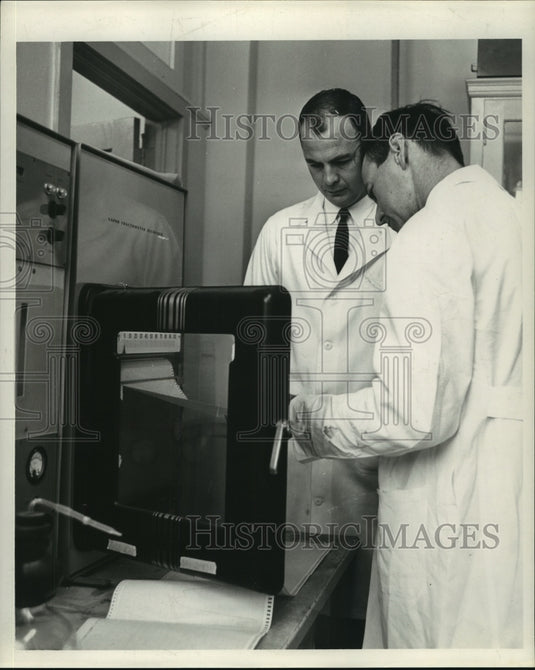 1963 Press Photo Two Men in Coroner's Office in Orleans Parish hunt for truth-Historic Images