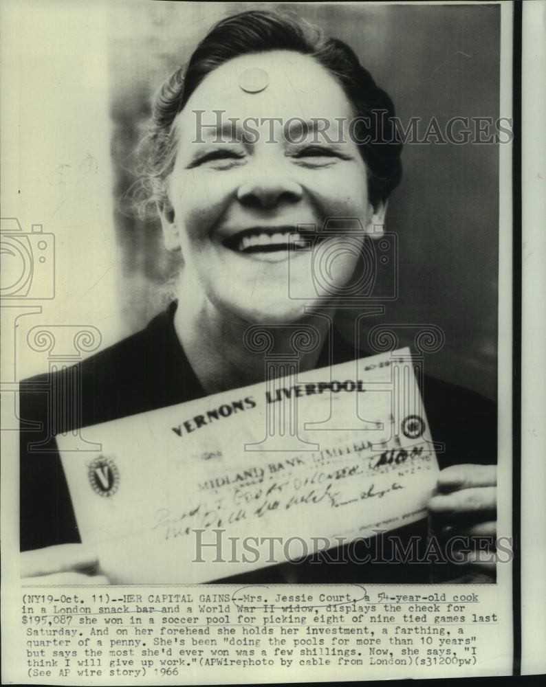 1966 Press Photo Mrs. Jessie Court displays the check she won from a soccer pool-Historic Images