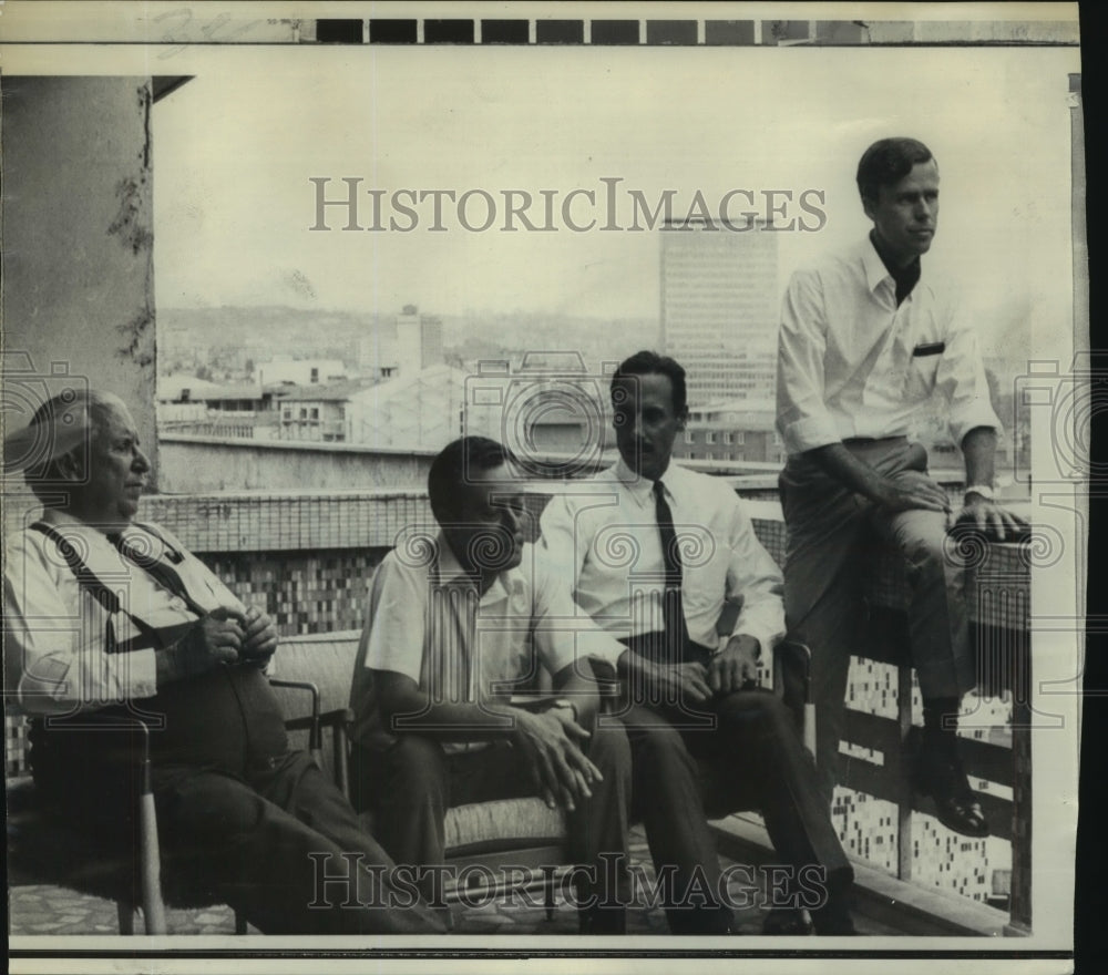 1969 Press Photo R. E. Crawford of Takoma Park, Maryland with Others from Group - Historic Images