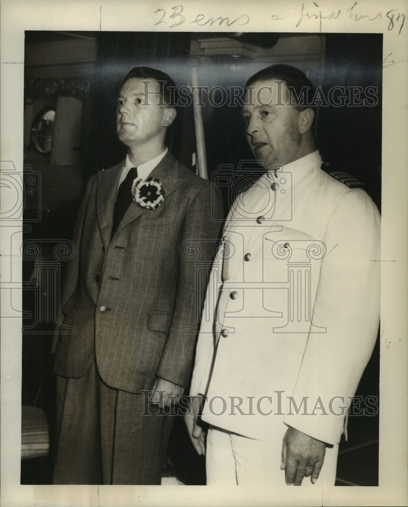 1947 Press Photo Harold Ligebrigtsen and Captain Bliekfeldt Dahl - noa80817-Historic Images
