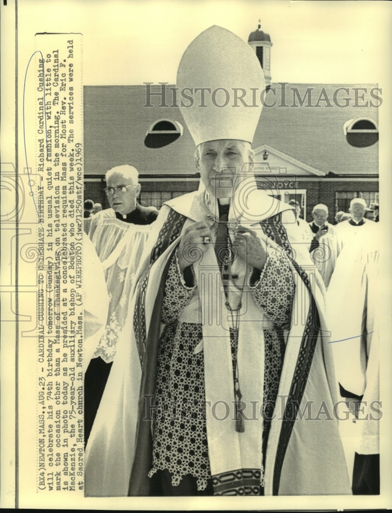 1969 Press Photo Richard Cardinal Cushing Celebrates His Birthday With Historic Images 