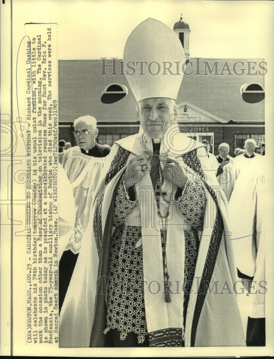 1969 Press Photo Richard Cardinal Cushing celebrates his birthday with a Mass - Historic Images