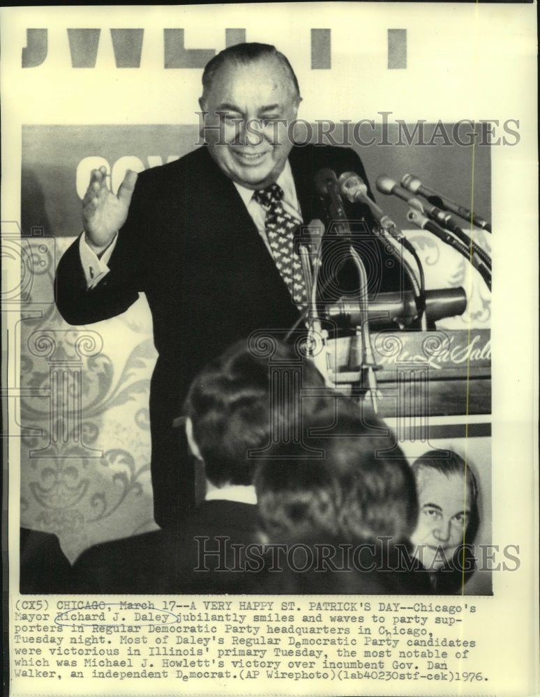 1976 Press Photo Chicago&#39;s Mayor Richard Daley at Democratic Party headquarters - Historic Images