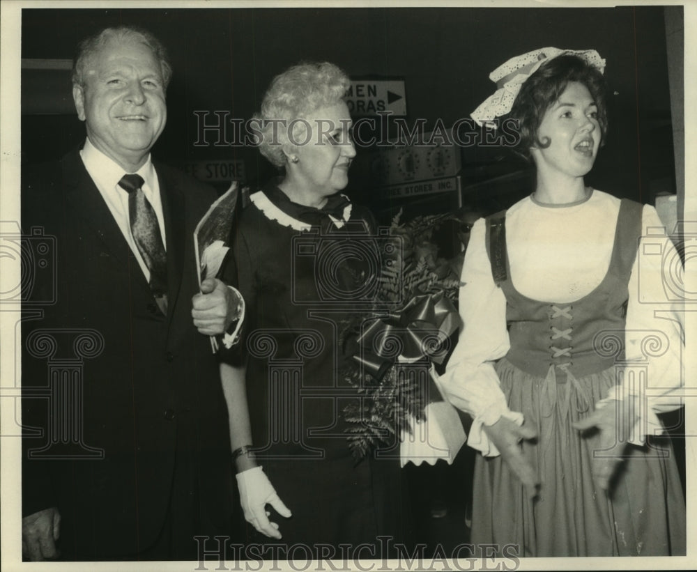 1969 Press Photo SO Baptist People members at New Orleans International Airport - Historic Images