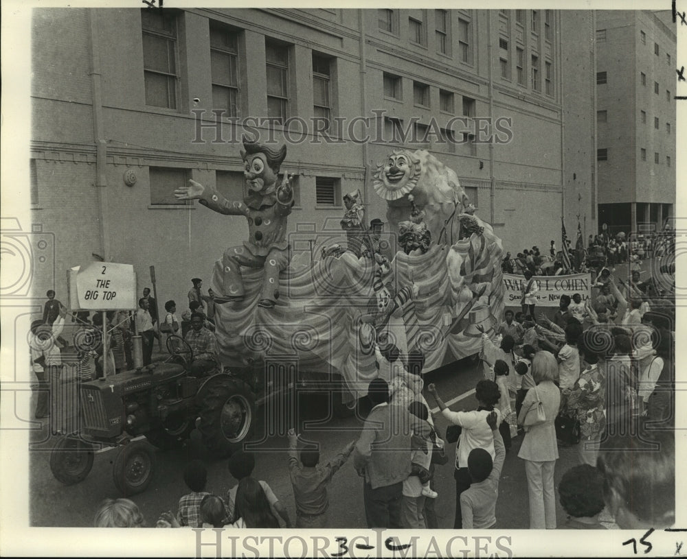 1971 &quot;The Big Top&quot; float in Christmas Parade on Canal Street. - Historic Images