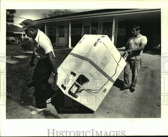1987 Press Photo Nunzio Cusimano's freezer is wheeled from his home - Historic Images