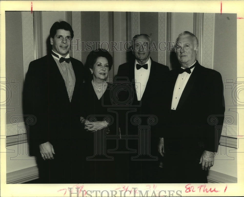 1990 Press Photo Mike Cusimano among guests at the Italian Sports Hall of Fame - Historic Images