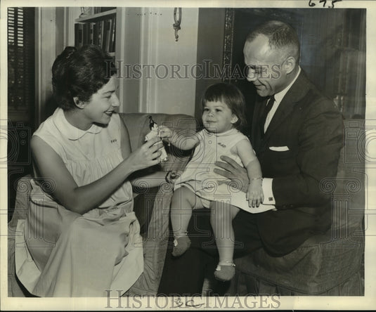 1962 Press Photo Dr. & Mrs. Coldwell Daniel III and Anne, world travelers - Historic Images