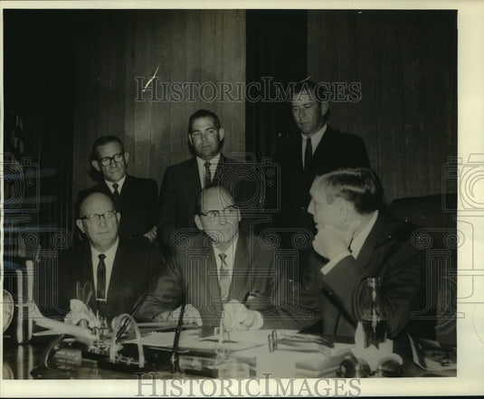 1967 Press Photo Signing proclamation making April as Seed Month of Lousianan - Historic Images