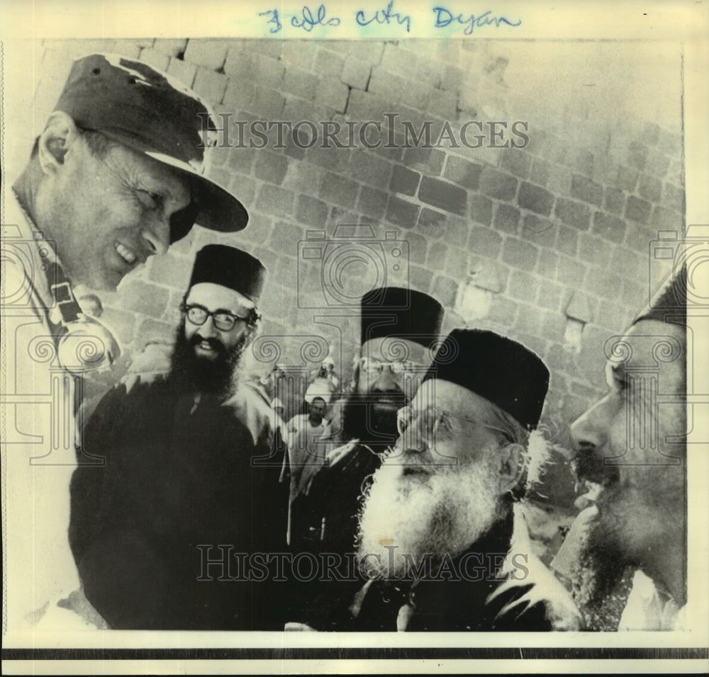 1971 Press Photo Defense Minister Moshe Dayan visits St. Catherine&#39;s monastery - Historic Images