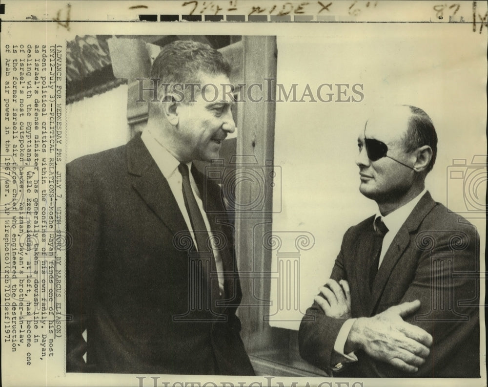 1971 Press Photo Moshe Dayan, Israel&#39;s defense minster with Ezer Weizman-Historic Images