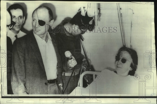 1969 Press Photo Israel Defense Minister Moshe Dayan Visits Explosion Victim-Historic Images
