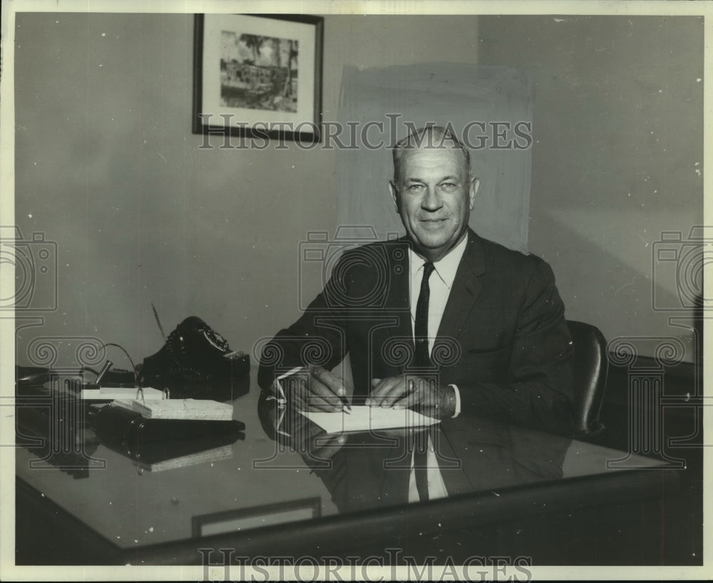 1963 Press Photo James H. Cuthrell, employee relations manager for Humble Oil - Historic Images
