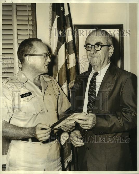 1965 Press Photo Christian L. Curet and Colonel Thomas J. Bowen at Ceremony - Historic Images