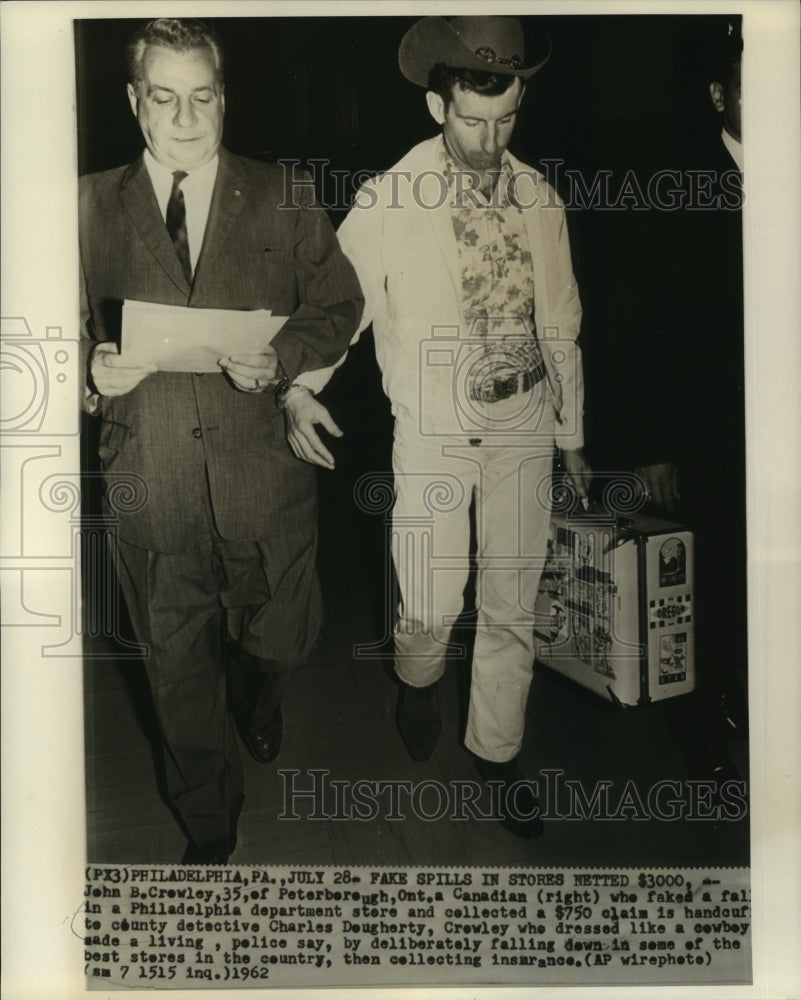 1962 Press Photo John Crowley handcuffed to county detective Charles Dougherty - Historic Images