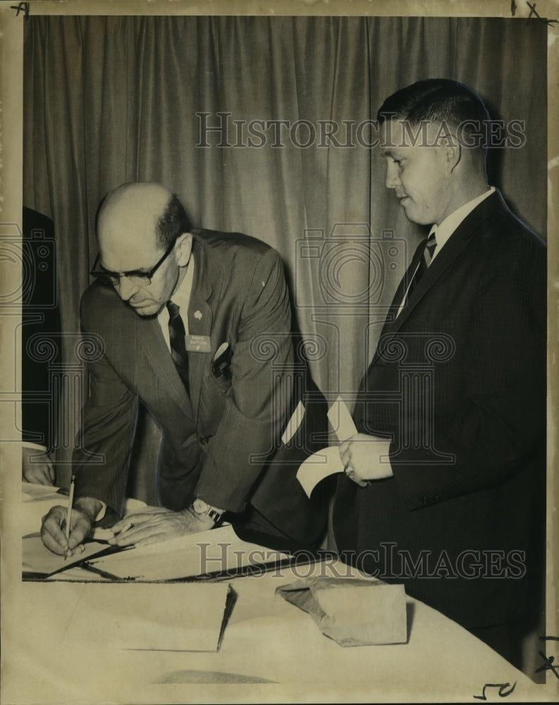 1965 Press Photo Ferdinand Grayson &amp; Donald Darce sum up United Fund&#39;s figures - Historic Images
