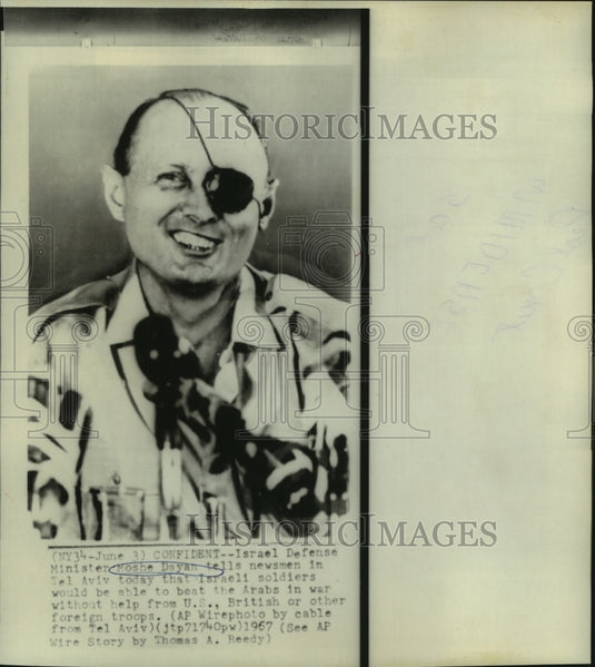 1967 Press Photo Israel Defense Minister Moshe Dayan with Press in Tel Aviv- Historic Images