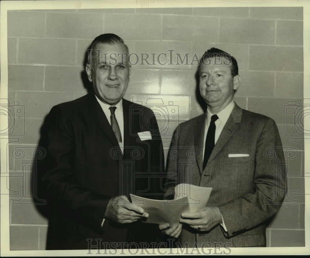 1966 Press Photo Joseph Davies &amp; Dr. Hitt at principal and teachers conference - Historic Images