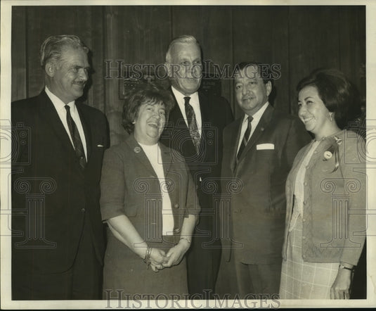 1968 Press Photo Ecuadorian Educators with St. Bernard School Board Members - Historic Images