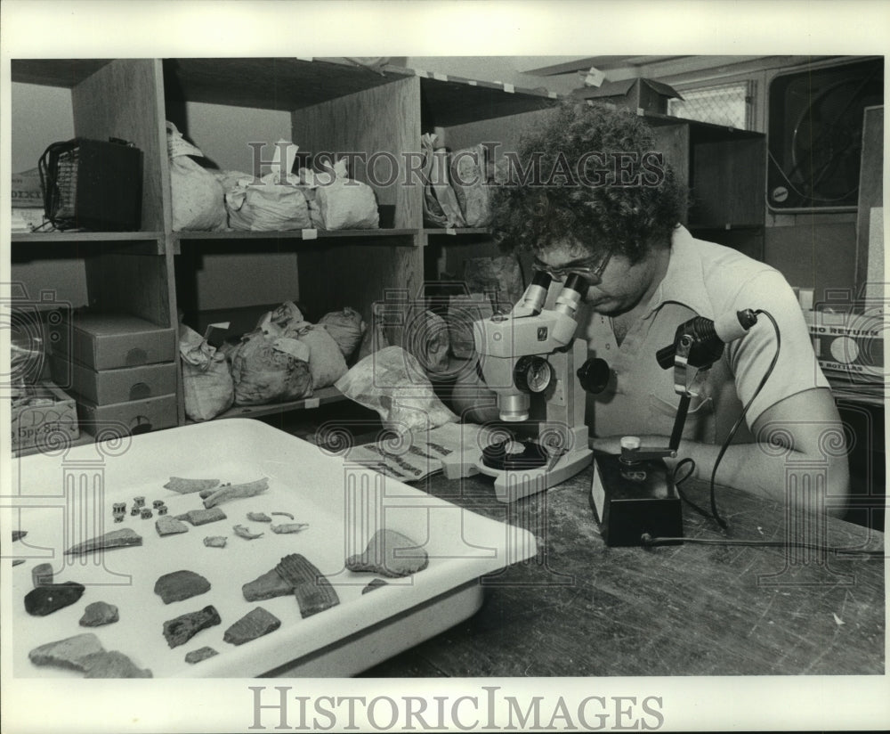 1978 Doctor Dave Davis Looking at Specimens under Microscope - Historic Images