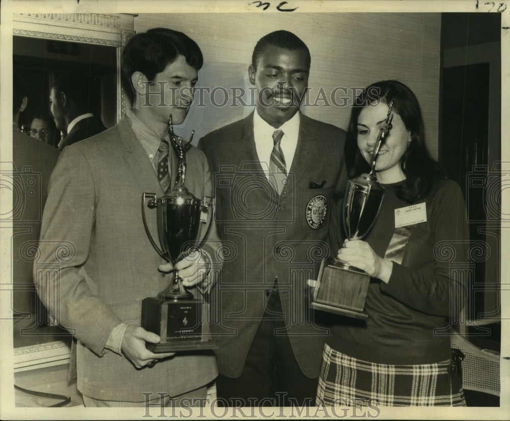 1969 Willie Davenport &amp; other winners of state leadership conference - Historic Images