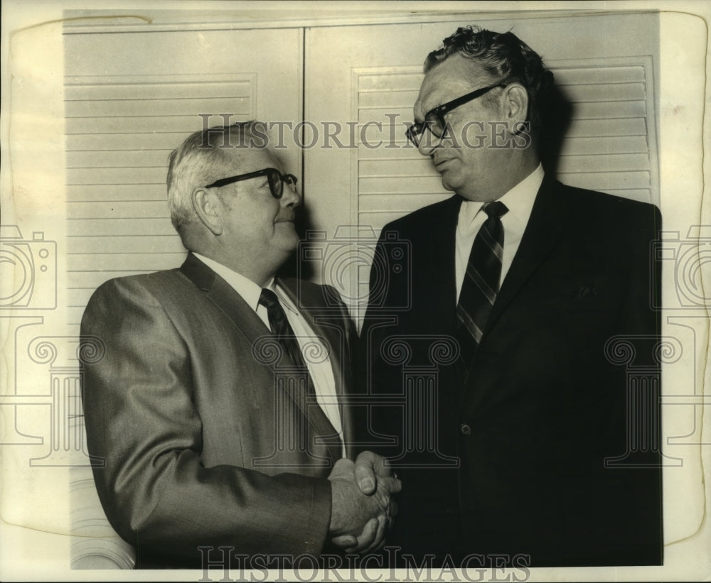 1969 Press Photo Presidnet of LPA G. Norman David with warden Murray Henderson-Historic Images