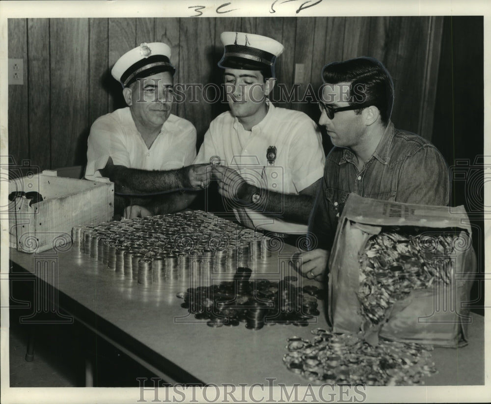 1966 Press Photo David Crockett Volunteer Fire Company members check doubloons - Historic Images