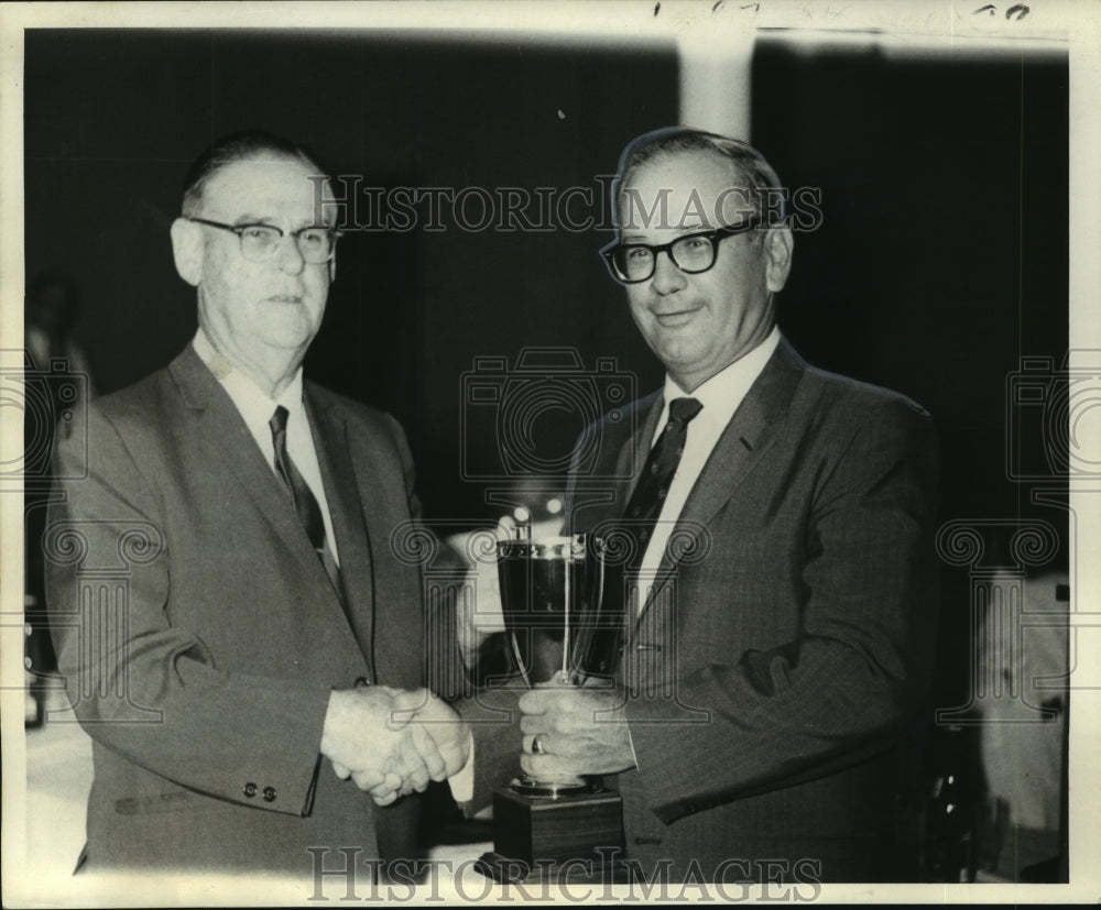 1968 Press Photo Nelville Dauterive receives the 1968 Arabi Lions Loving Cup - Historic Images