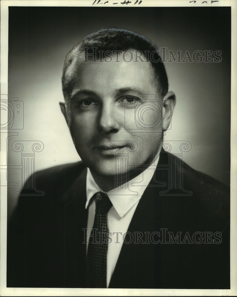 1965 Press Photo Hartwell Davis National Secretary American Institute of Banking - Historic Images