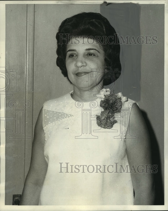 1968 Press Photo Mary Decareaux of the Banks Social and Carnival Club Auxiliary - Historic Images