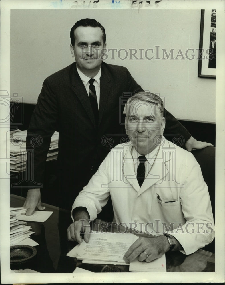 1966 Press Photo Doctor Charles C. Sprague, Dean of Tulane School of Medicine - Historic Images