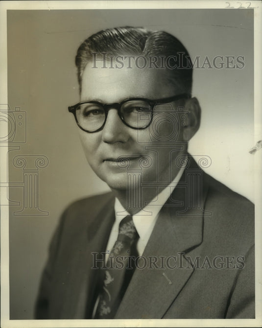 1953 Press Photo Carrol Davis of Park and Tilford Distillers Corporation Sales - Historic Images