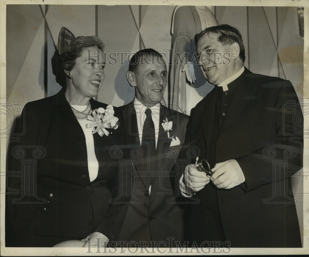 1954 Press Photo Irving Daspit &amp; others at Council of Catholic Schools luncheon.-Historic Images