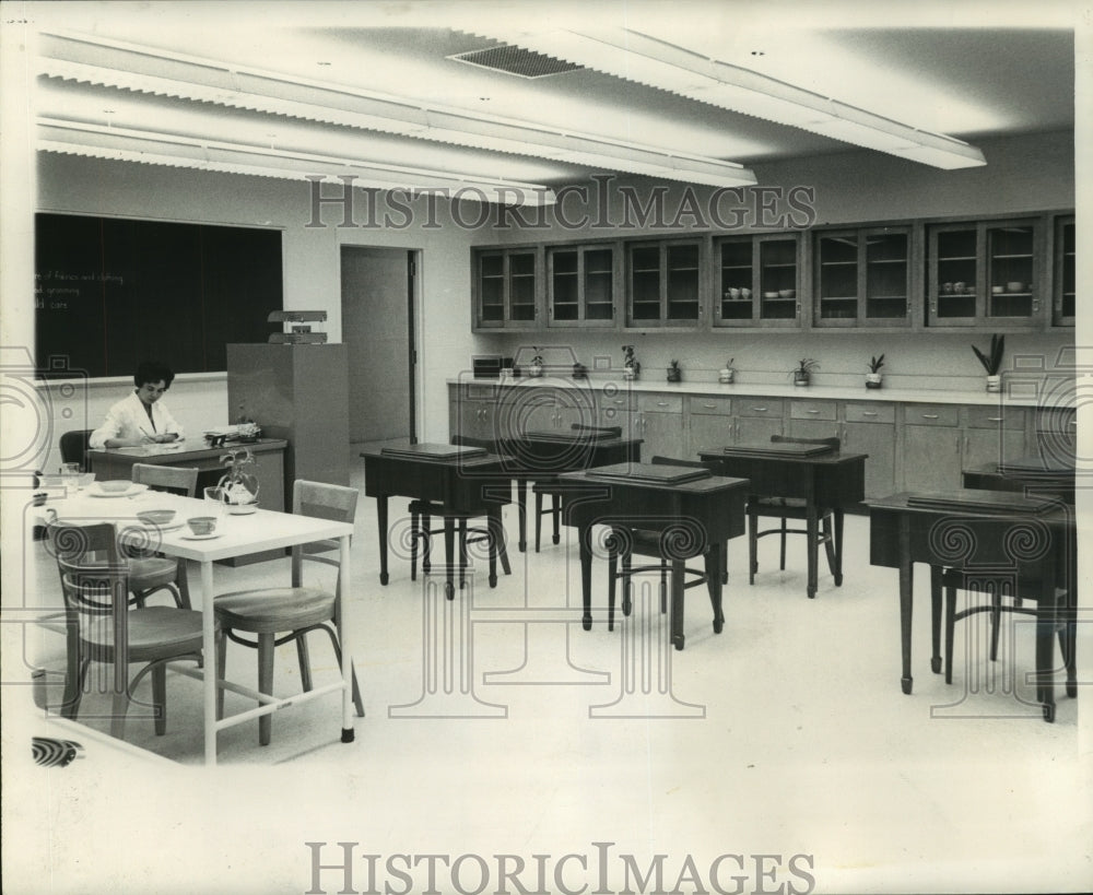 1962 Press Photo School - Mrs. Marvel Allred in Home Economics Room - noa85066 - Historic Images