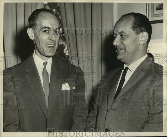 1964 Robert Picquet, French Counsul chats with Baron de Leusse - Historic Images