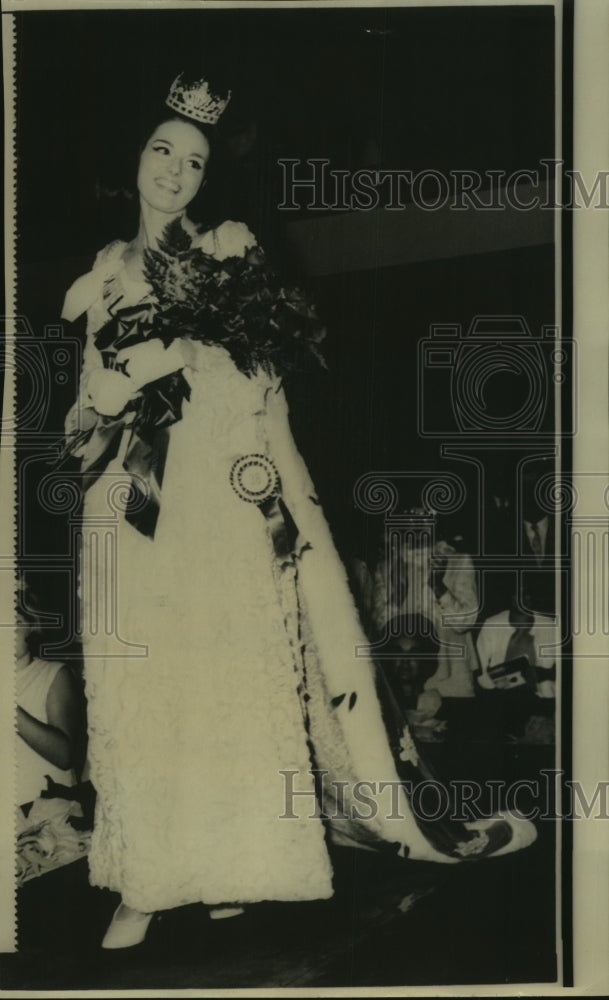 1967 Miss New Orleans, Genevieve del Gallo crowned Miss Louisiana-Historic Images