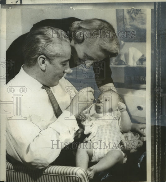 1957 Press Photo Clifton Truman Daniel fed by dad as mom Margaret Truman watches-Historic Images