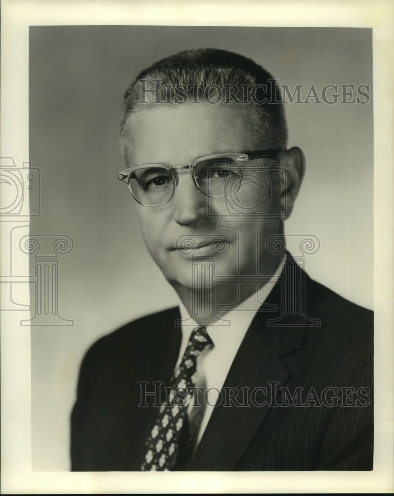 1962 Press Photo Carl A. Day, Bausch & Lomb's Scientific Instruments Division-Historic Images