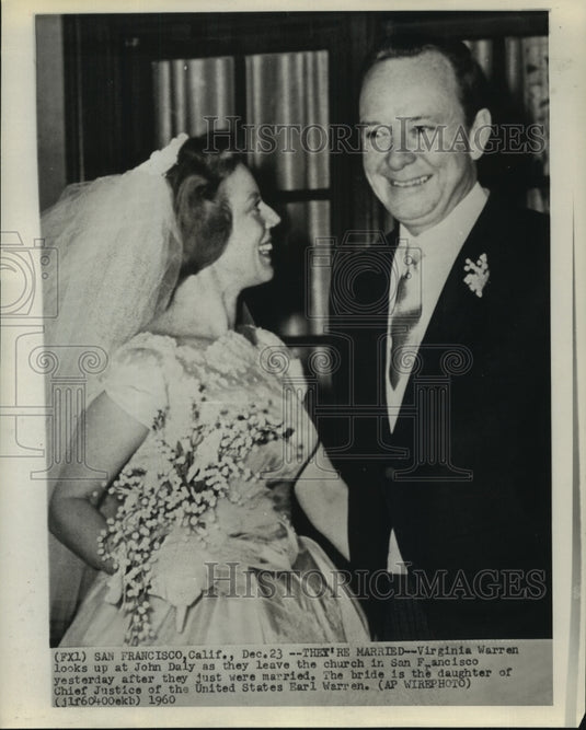 1960 Press Photo Virginia Warren and John Daly as they leave San Francisco churc - Historic Images