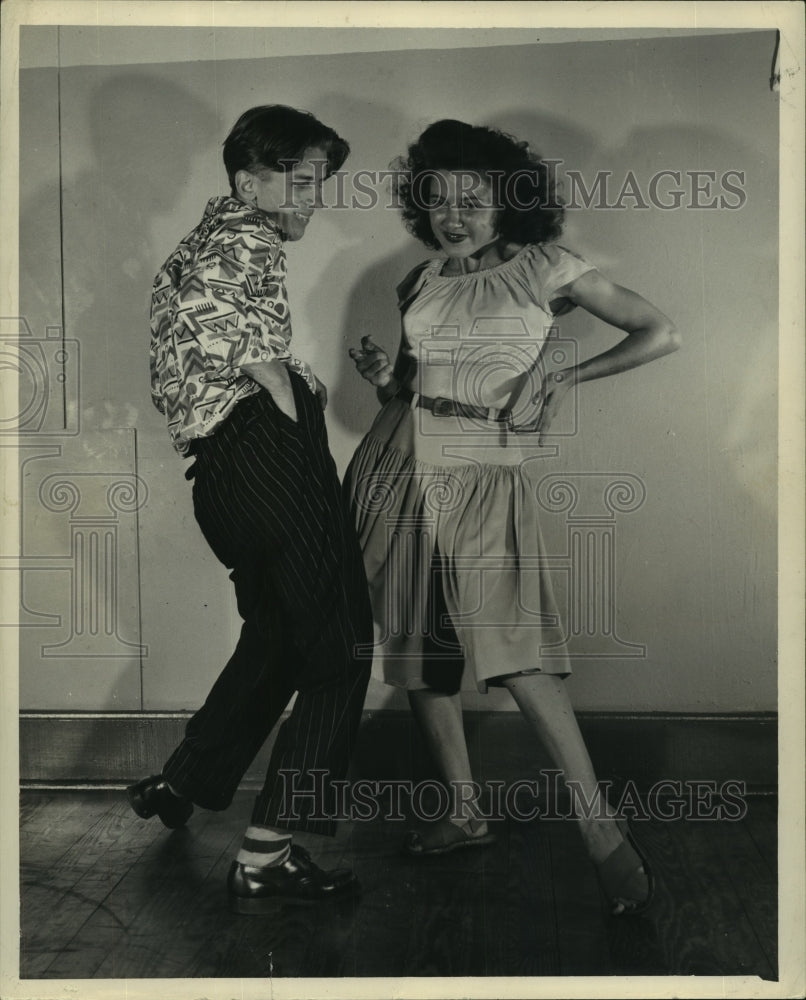 1965 Press Photo Jules Milan and Jerry Facea doing the &quot;Picking Cherries&quot; Boogie - Historic Images