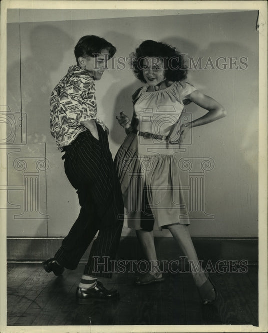 1965 Press Photo Jules Milan and Jerry Facea doing the "Picking Cherries" Boogie - Historic Images