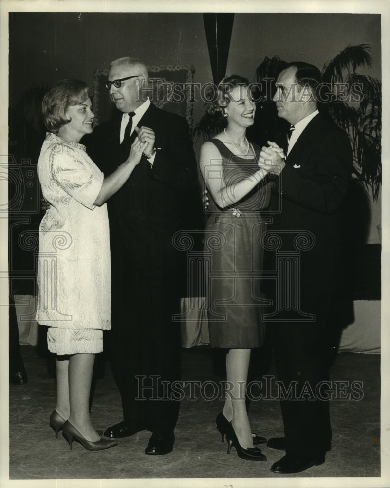 1964 Press Photo Mr. and Mrs. Louis Davis, Mr and Mrs Jack Heckert Jr. at dance - Historic Images