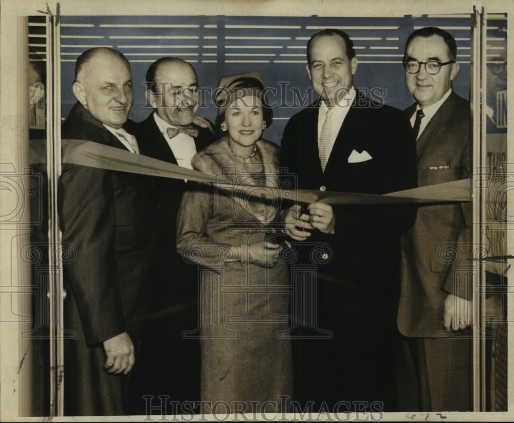 1958 Press Photo Ribbon cutting of new Winn-Dixie store at 3920 S. Carrollton - Historic Images