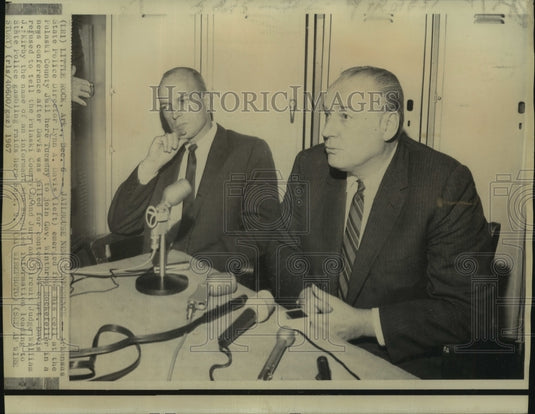 1967 Press Photo State Police's Lynn Davis & Gov. Rockefeller at news conference - Historic Images